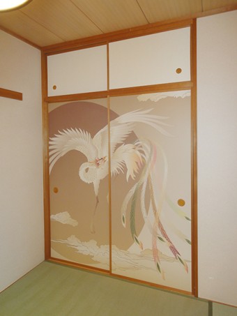 日本画の色彩世界に誘う個性溢れるリビングに 日本画の色彩世界に誘う個性溢れるリビングに